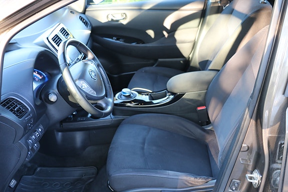 Nissan Leaf 9 of 30