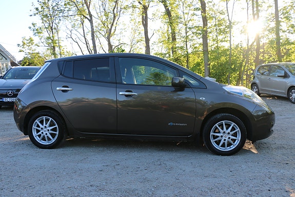 Nissan Leaf 4 of 30