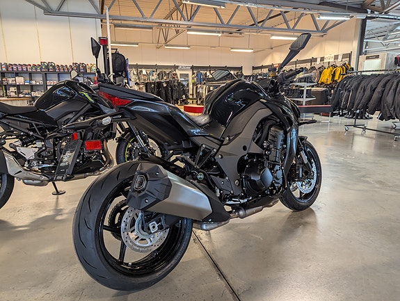 Kawasaki Z 1100 2 of 5
