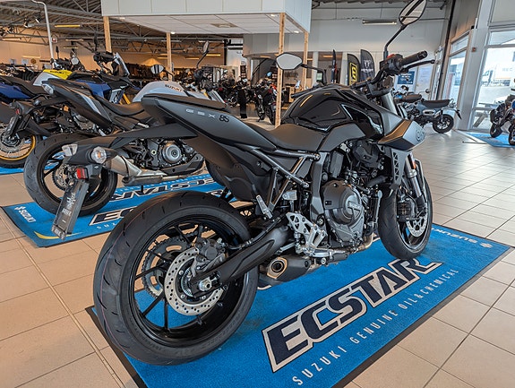 Suzuki GSX-8S 2 of 5