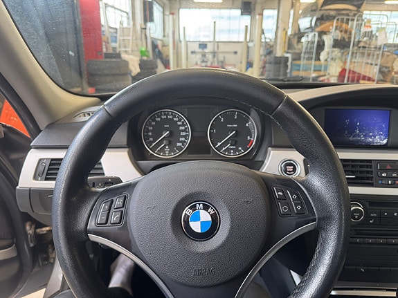 BMW 320d 11 of 16