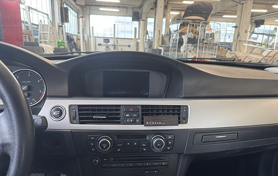 BMW 320d 12 of 16