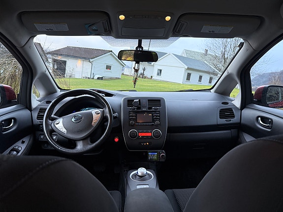 Nissan Leaf 24 of 30