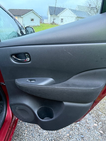 Nissan Leaf 30 of 30