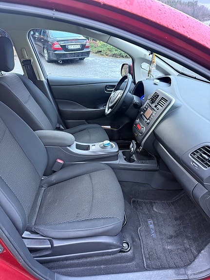 Nissan Leaf 21 of 30