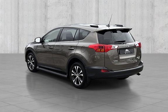Toyota RAV4 4 of 5