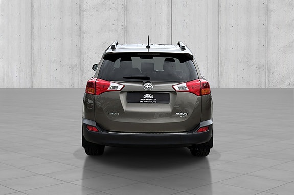 Toyota RAV4 5 of 5