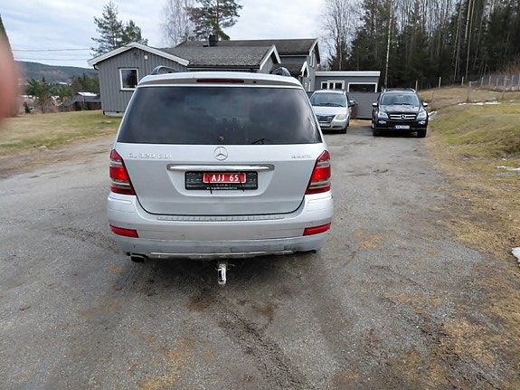 Mercedes-Benz GL320 4 of 5