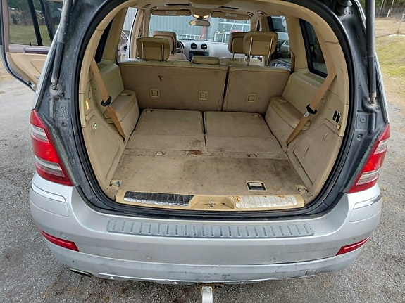 Mercedes-Benz GL320 2 of 5