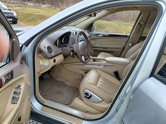 Mercedes-Benz GL320 5 of 5