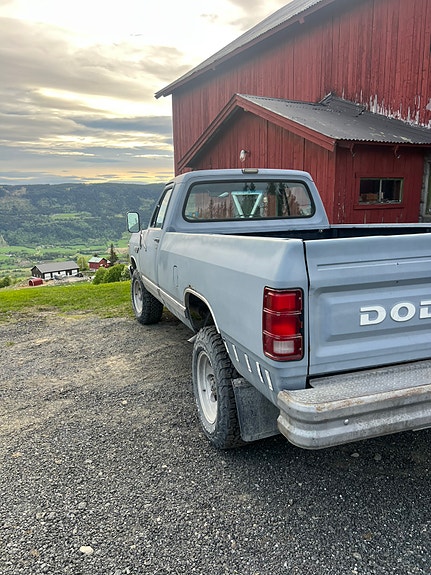 Dodge RAM 250 2 of 5