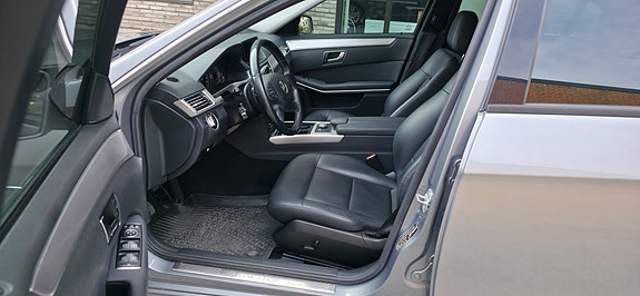 Mercedes-Benz E250 12 of 30