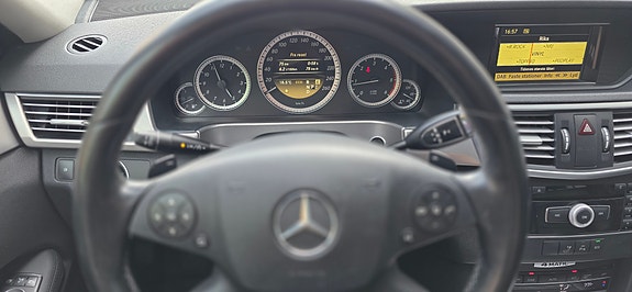 Mercedes-Benz E250 23 of 30