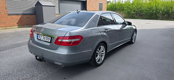 Mercedes-Benz E250 5 of 30