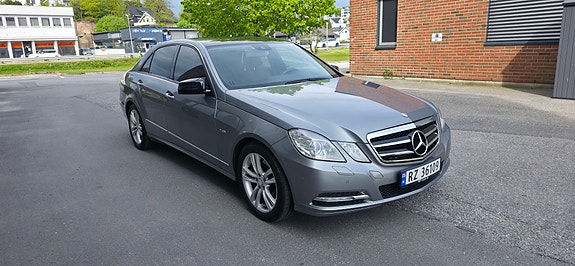 Mercedes-Benz E250 3 of 30
