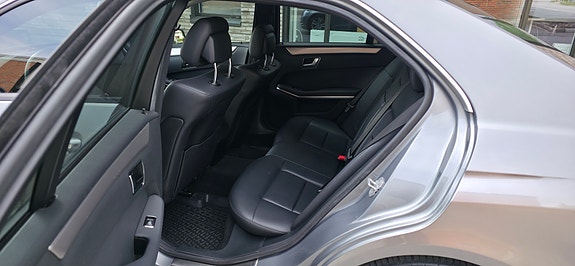 Mercedes-Benz E250 10 of 30