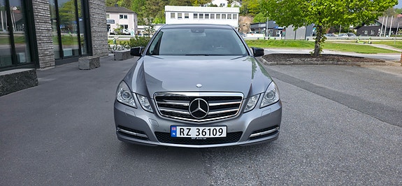 Mercedes-Benz E250 2 of 30
