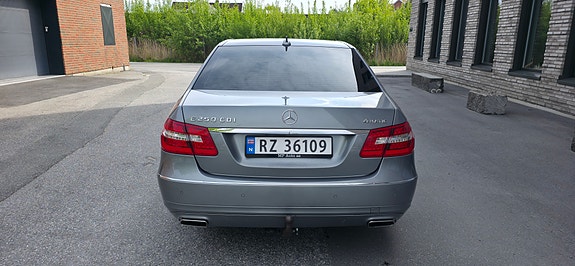 Mercedes-Benz E250 6 of 30