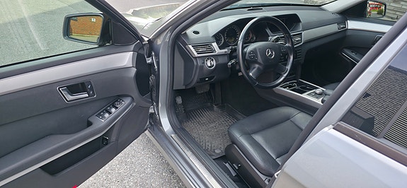 Mercedes-Benz E250 9 of 30
