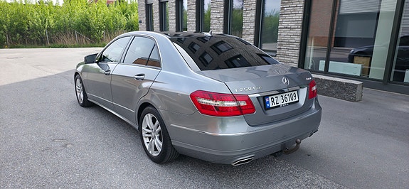 Mercedes-Benz E250 7 of 30
