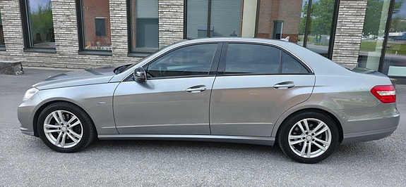 Mercedes-Benz E250 8 of 30