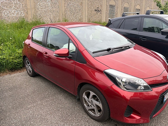 Toyota Yaris 8 of 18