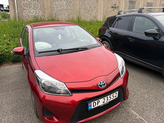 Toyota Yaris 7 of 18