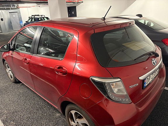 Toyota Yaris 12 of 18