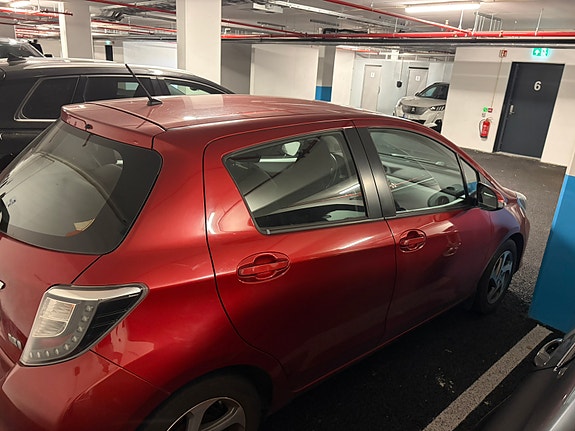 Toyota Yaris 13 of 18