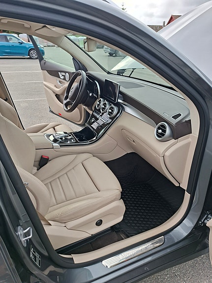 Mercedes-Benz GLC350 e 13 of 18