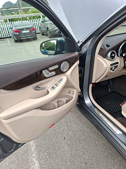 Mercedes-Benz GLC350 e 11 of 18
