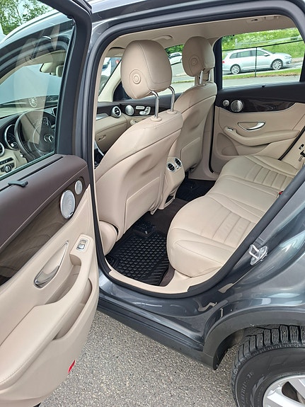Mercedes-Benz GLC350 e 14 of 18