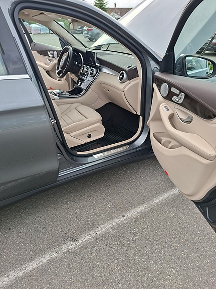 Mercedes-Benz GLC350 e 16 of 18