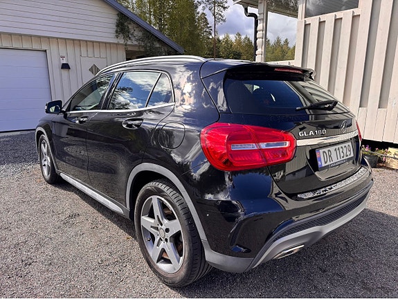 Mercedes-Benz GLA180 4 of 5