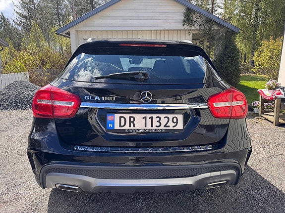 Mercedes-Benz GLA180 5 of 5