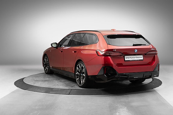 BMW i5 3 of 5