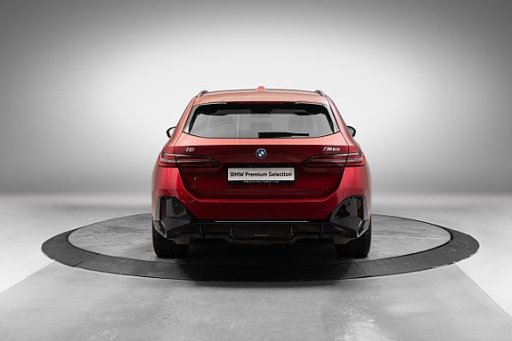 BMW i5 4 of 5