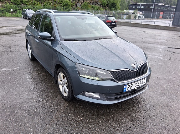 Skoda Fabia 2 of 14