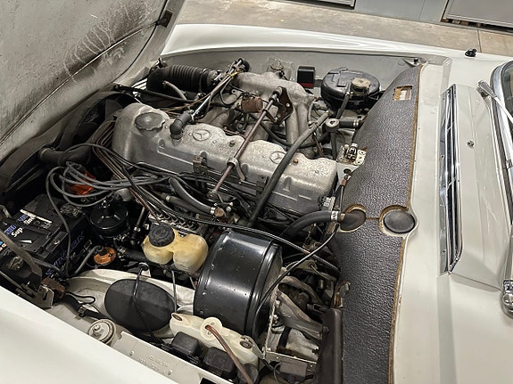 Mercedes-Benz 230 SL 12 of 20