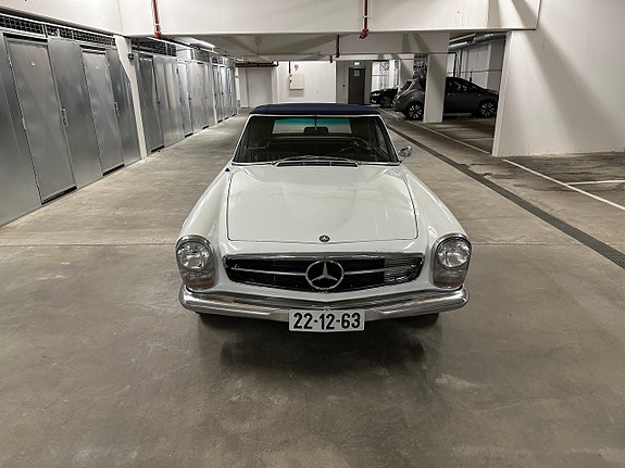 Mercedes-Benz 230 SL 17 of 20