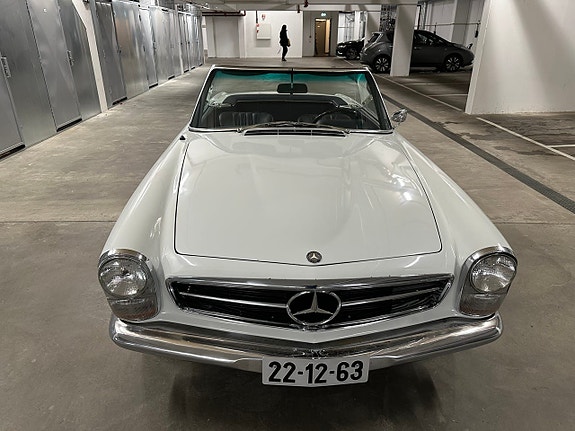 Mercedes-Benz 230 SL 15 of 20