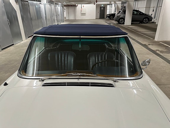 Mercedes-Benz 230 SL 9 of 20