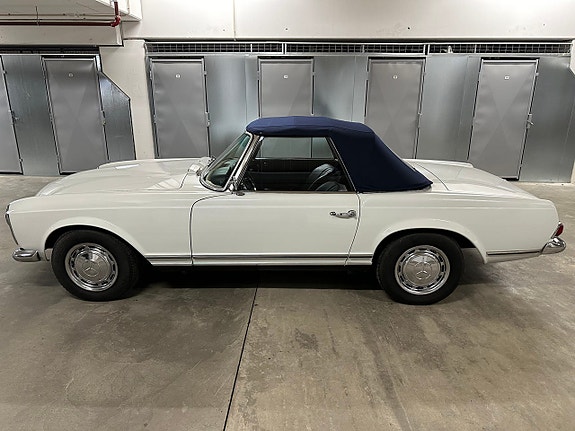 Mercedes-Benz 230 SL 18 of 20