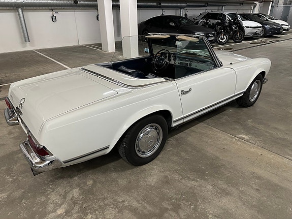 Mercedes-Benz 230 SL 13 of 20