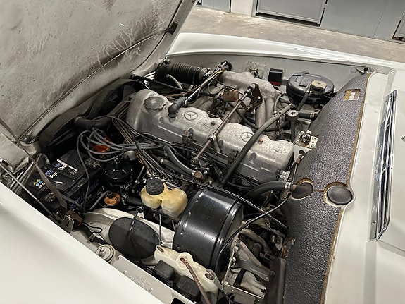 Mercedes-Benz 230 SL 10 of 20
