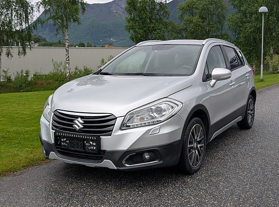 Suzuki SX4 S-Cross 2 of 5