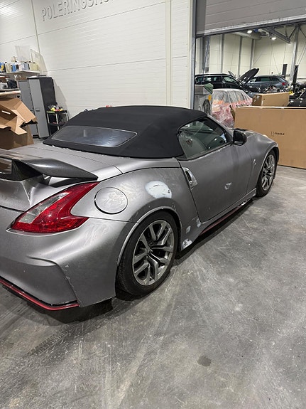 Nissan 370z 6 of 8