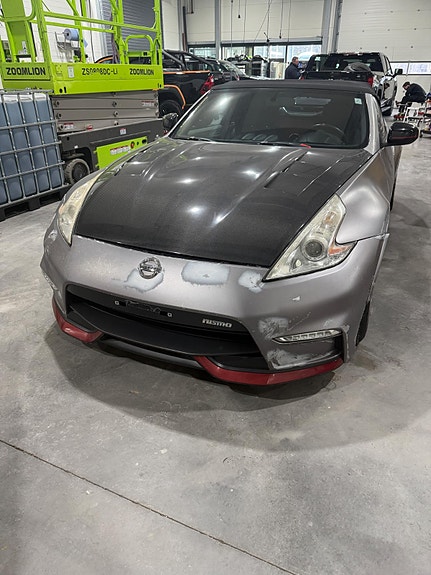 Nissan 370z 3 of 5