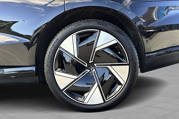 Volvo EX90 8 of 20