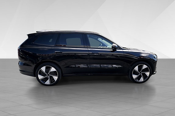 Volvo EX90 5 of 20